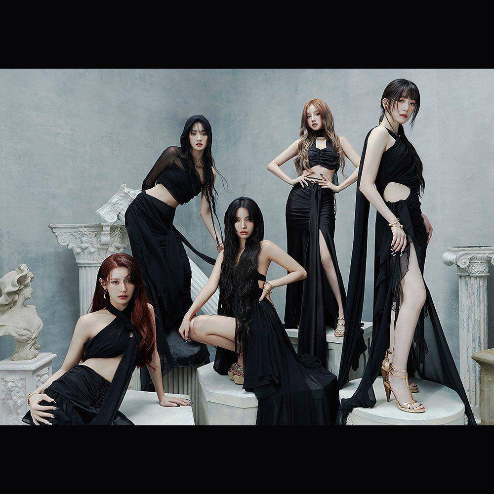G)-IDLE di Foto Konsep Album (2) (instagram.com/official_g_i_dle)