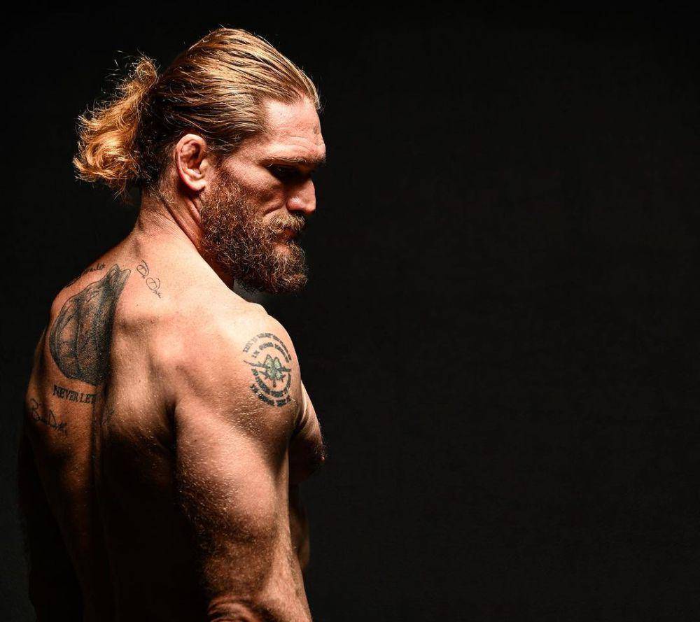 Todd Duffee mengikuti suatu sesi foto. (instagram.com/ toddduffee)