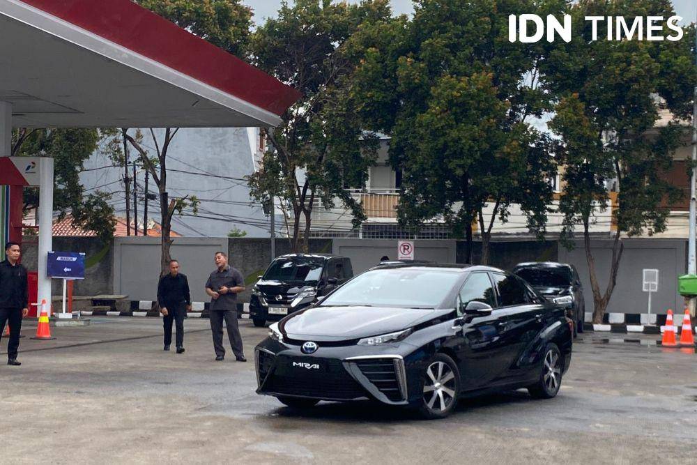 Mobil berbahan bakar hidrogen Toyota Mirai generasi pertama. (IDN Times/Vadhia Lidyana)