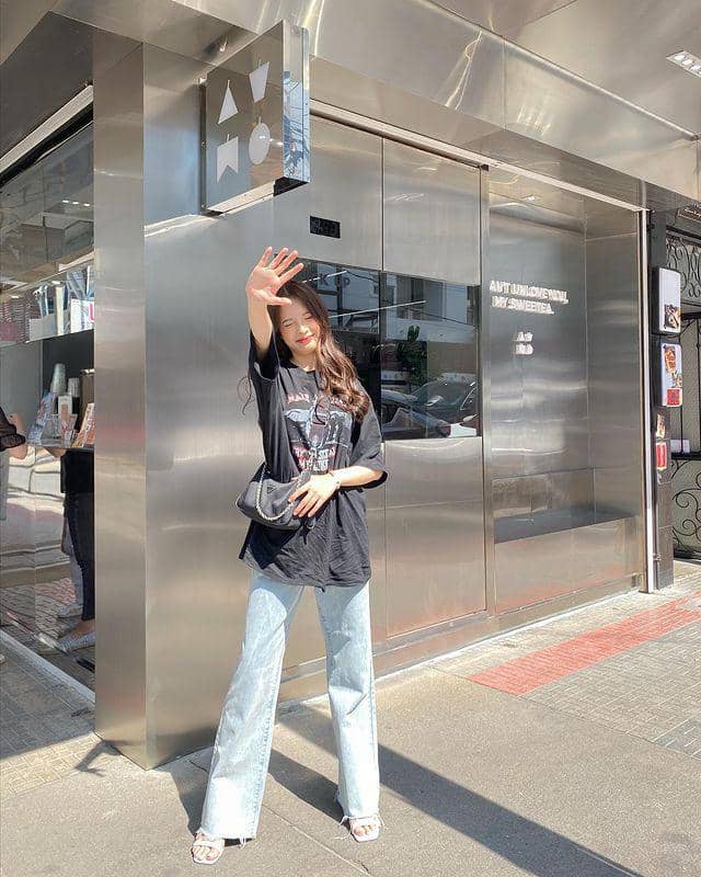 OOTD nuansa hitam ala Ice Chawanya (instagram.com/iicechawan)