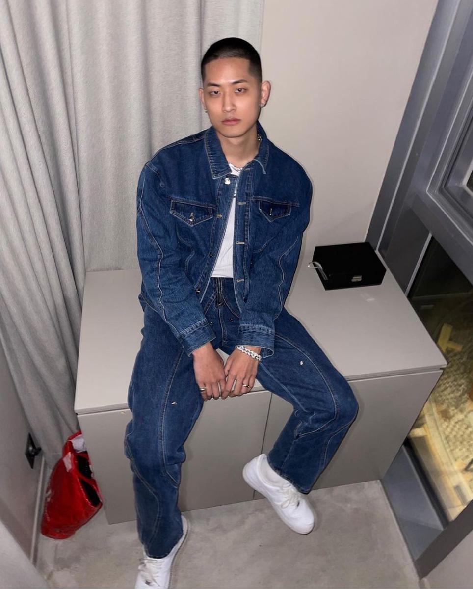 Paduan jeans jacket ala Blase (instagram.com/shinyoungduck)