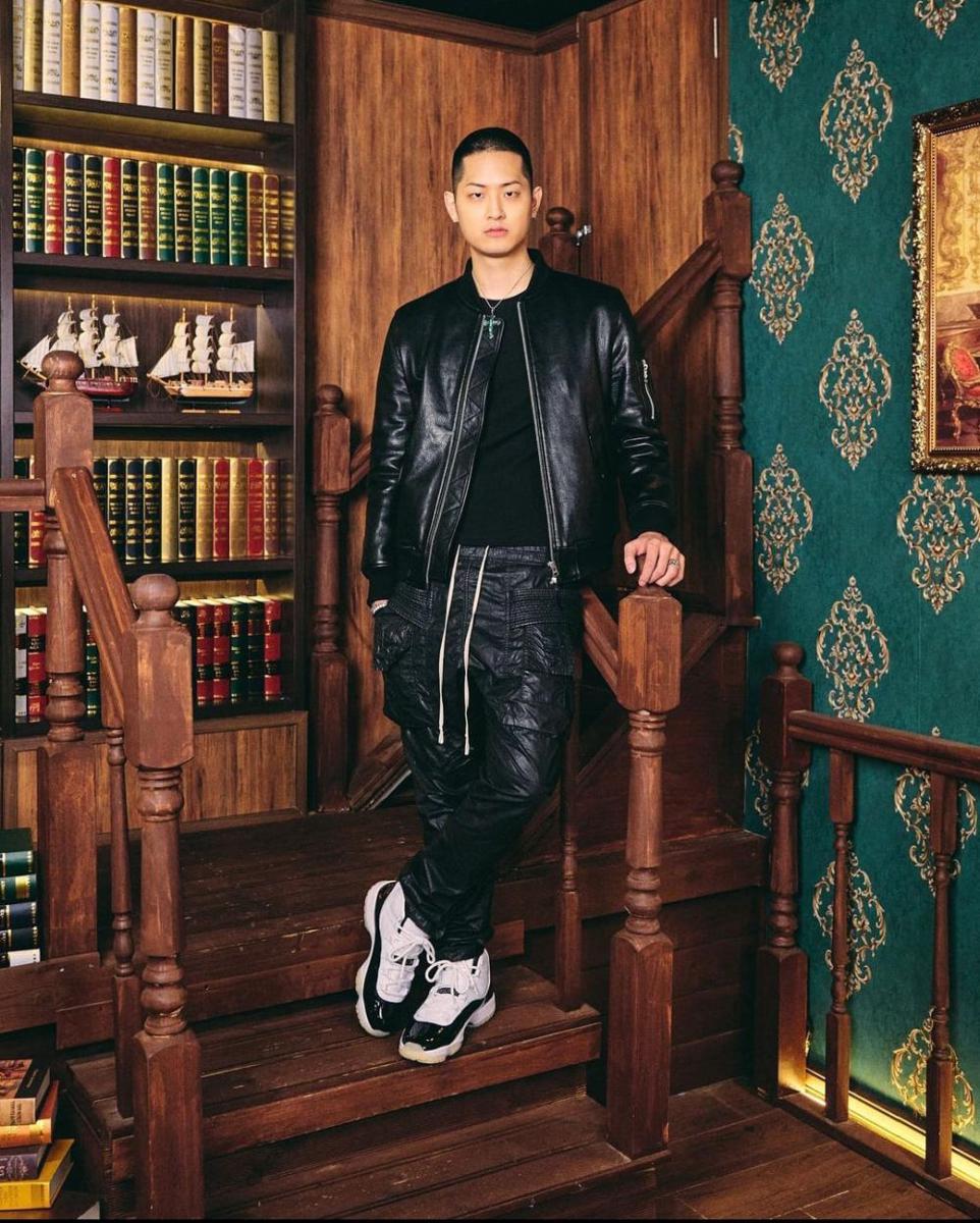 Paduan leather jacket ala Blase (instagram.com/shinyoungduck)