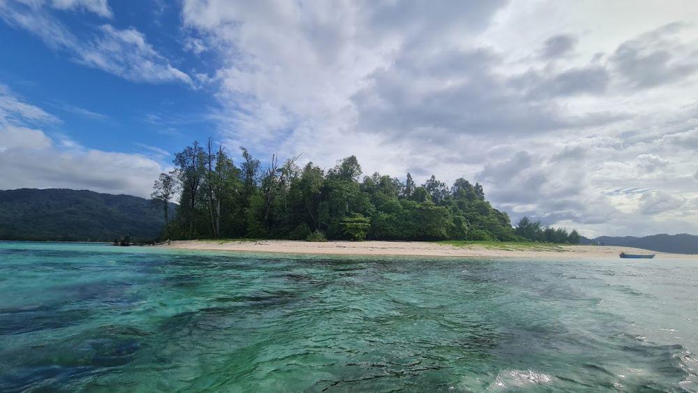 5 Pantai di Sorong Papua yang Punya Pemandang Mengagumkan