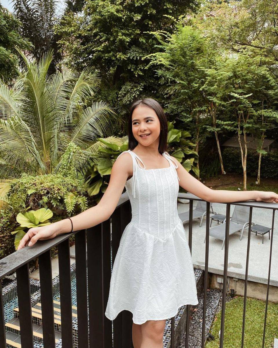 ide outfit liburan ala Cathy Fakandi (instagram.com/cathyfakandi)
