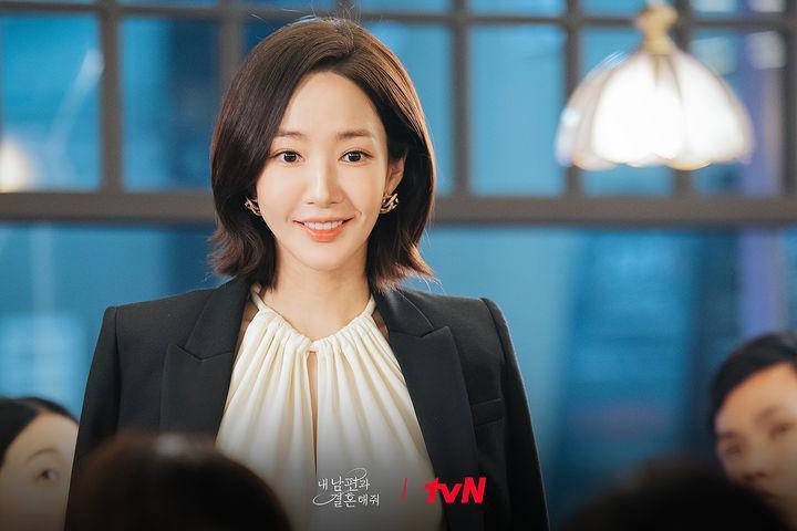 Choppy Bob Park Min Young ala Marriage My Husband (instagram.com/tvn_drama)