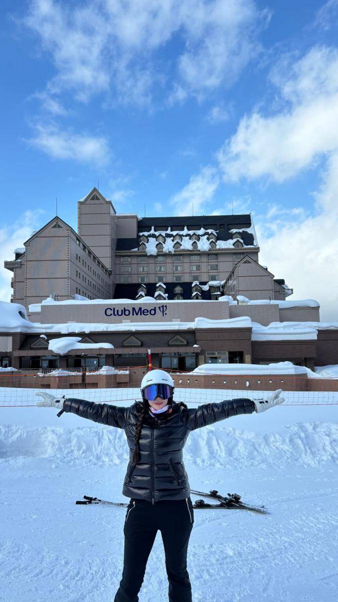 potret Aura Kasih main ski di Hokkaido, Jepang (instagram.com/aurakasih)