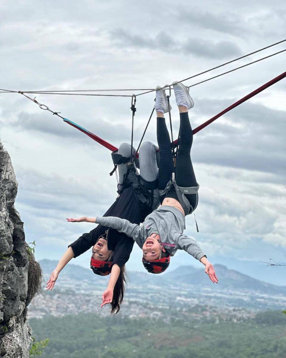 potret Nathalie Holscher dan Elina Joerg (instagram.com/nathalieholscher)