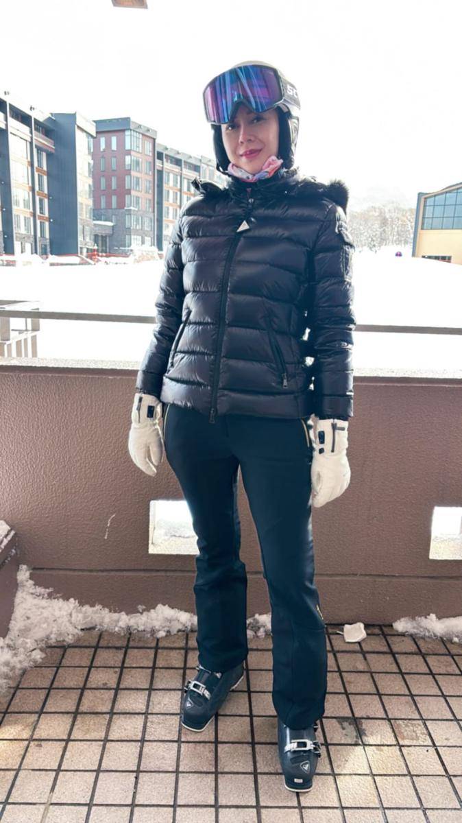 potret Aura Kasih main ski di Hokkaido, Jepang (instagram.com/aurakasih)