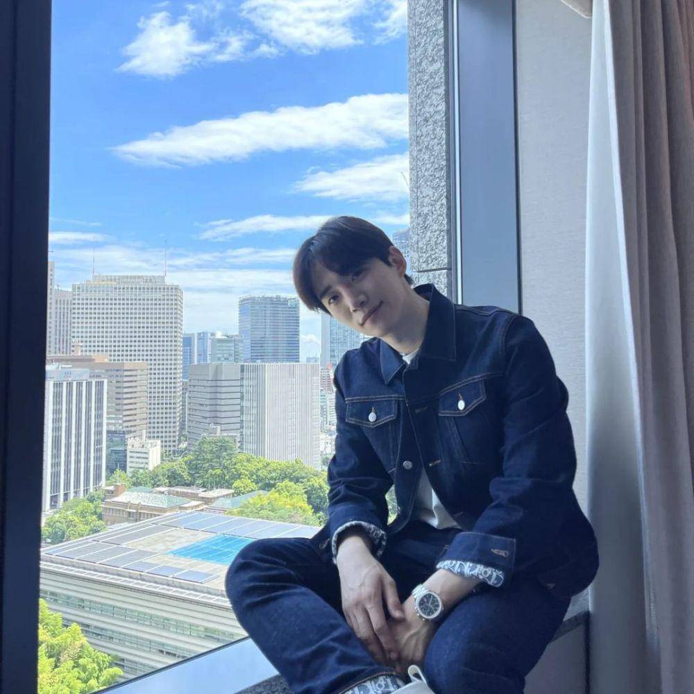 padu padan outer ala Lee Jun Ho (instagram.com/le2jh)