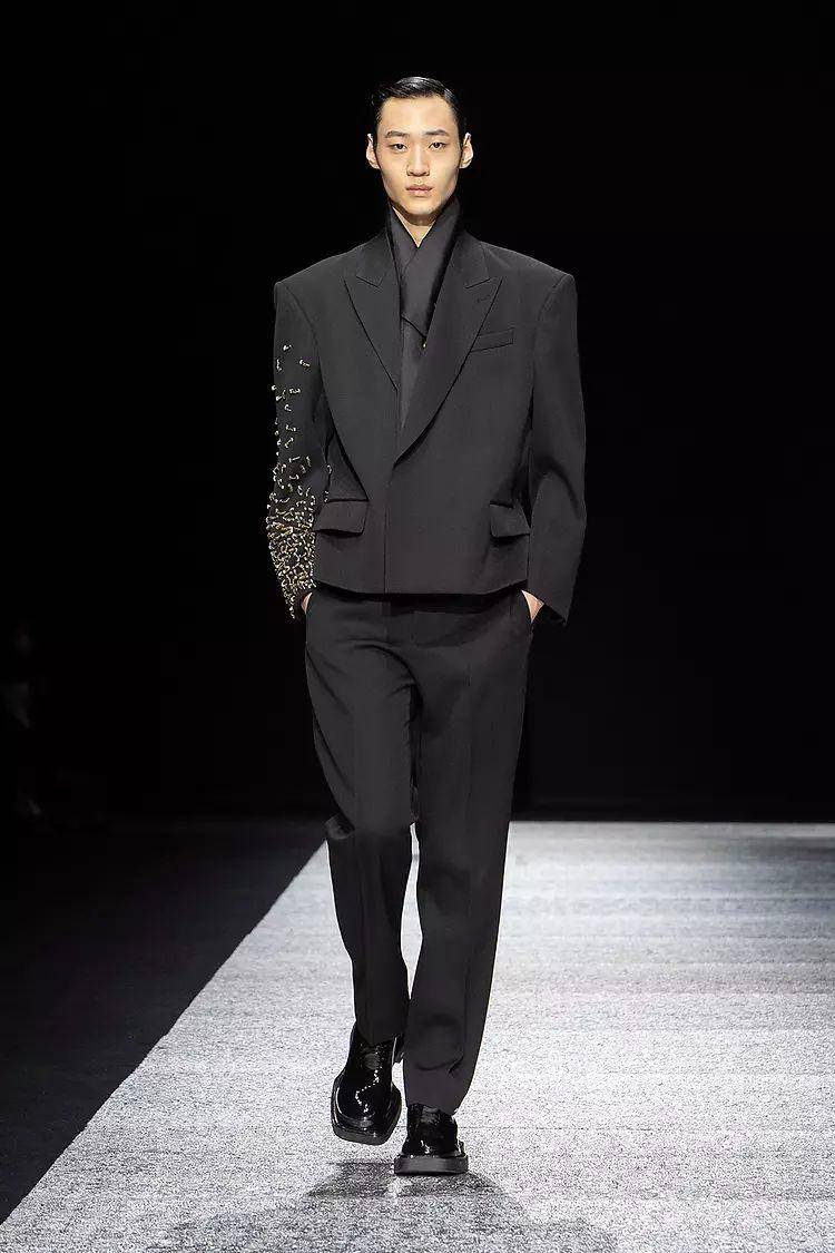 Emporio Armani F/W 2024 di Milan Fashion Week (dok. Armani)