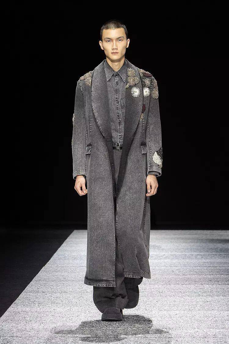 Emporio Armani F/W 2024 di Milan Fashion Week (dok. Armani)