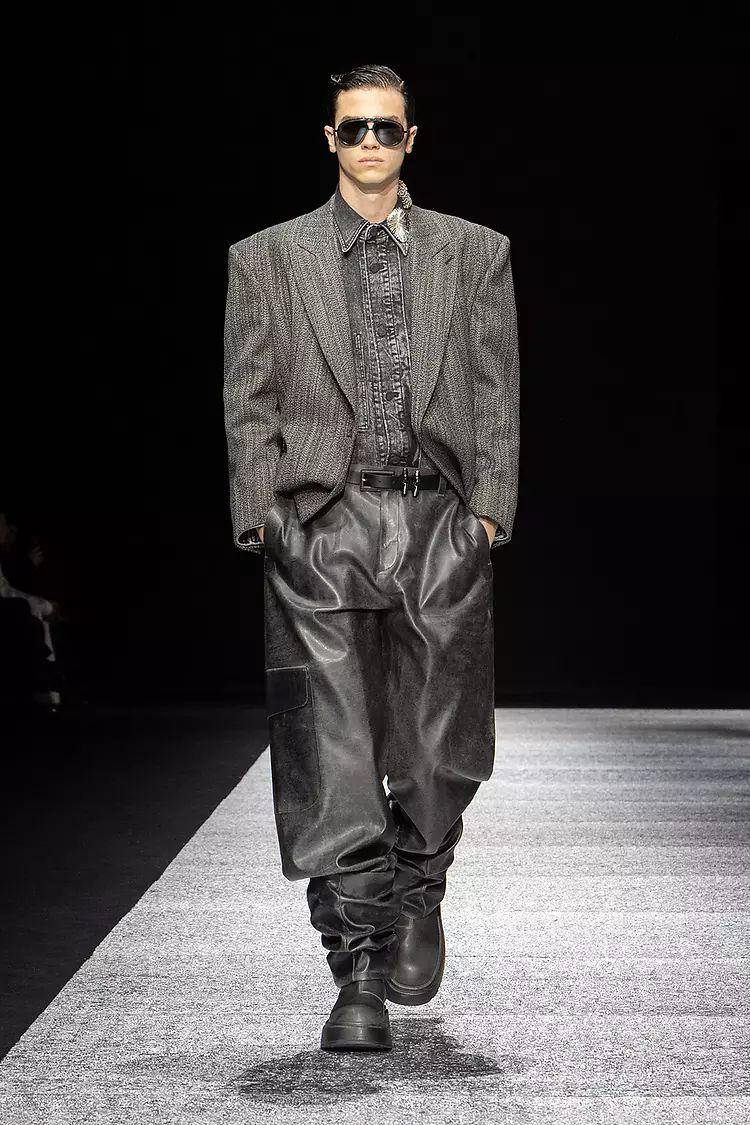 Emporio Armani F/W 2024 di Milan Fashion Week (dok. Armani)