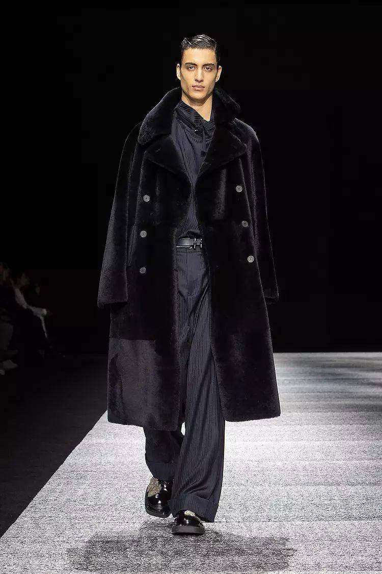 Emporio Armani F/W 2024 di Milan Fashion Week (dok. Armani)