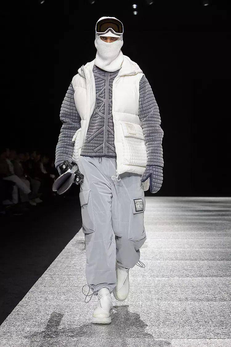 Emporio Armani F/W 2024 di Milan Fashion Week (dok. Armani)