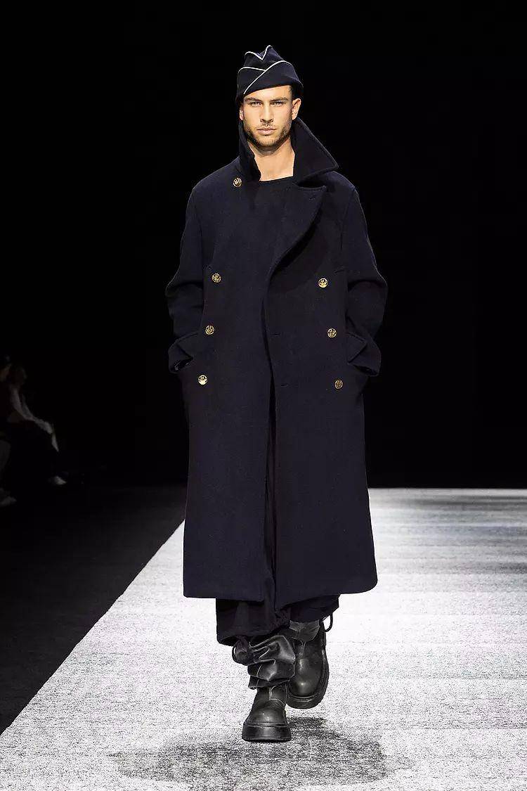 Emporio Armani F/W 2024 di Milan Fashion Week (dok. Armani)