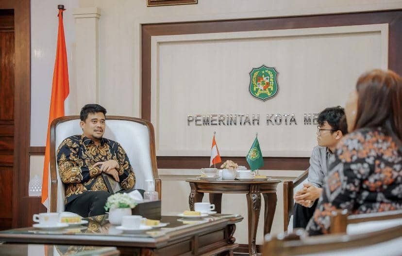 Dua mahasiswa asal Sumut melakukan audiensi bersama Wali Kota Medan Bobby Nasution (Dok. Diskominfo)