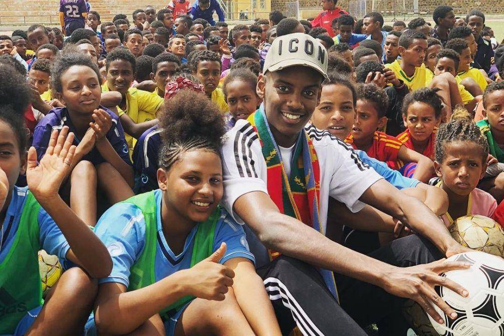 Alexander Isak saat berkunjung ke Eritrea (instagram.com/alex_isak)