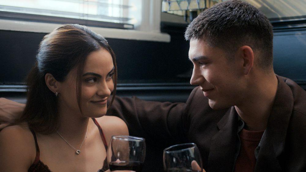Camila Mendes dan Archie Renaux dalam film Upgraded. (dok. Amazon Prime Video/Upgraded)