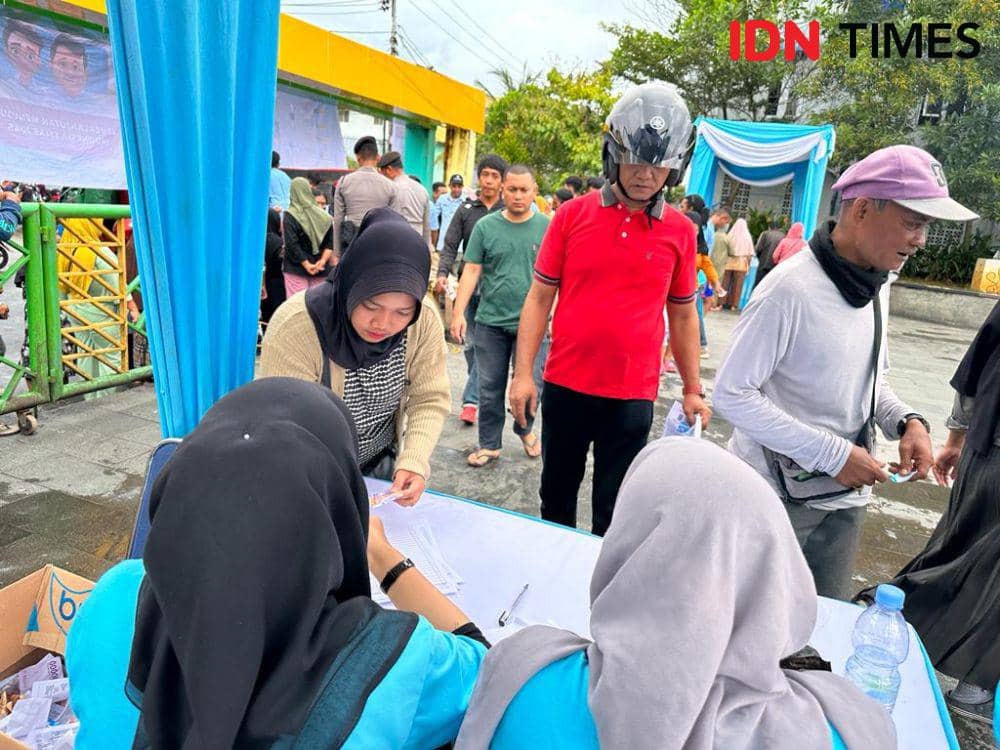 Tebus Sembako Rp10 Ribu, Warga Pontianak Padati Area Waterfront