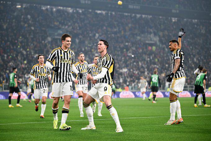 Dusan Vlahovic melakukan selebrasi setelah menjebol gawang Sassuolo di Serie A 2023/2024. (twitter.com/juventusfc)