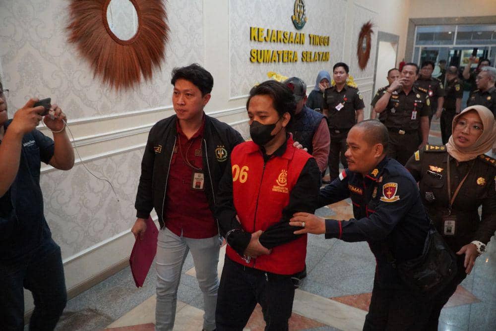 Tersangka AT saat dibawa untuk dilakukan penahanan di Lapas Pakjo Palembang (Dok: istimewa)