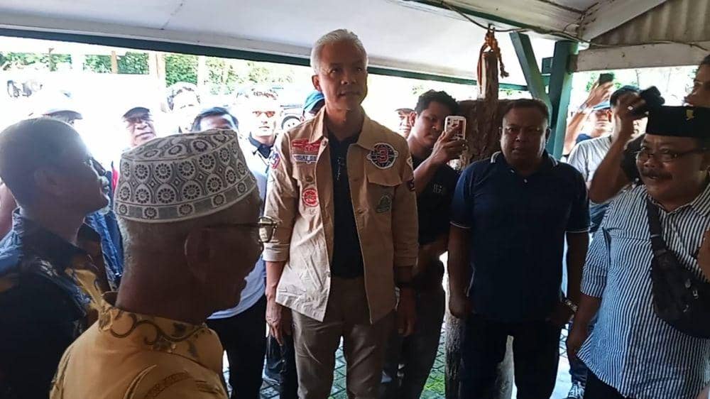 Capres nomer urut 3 Ganjar Pranowo kujungin moseum Radjiman di Ngawi. IDN Times/ Riyanto