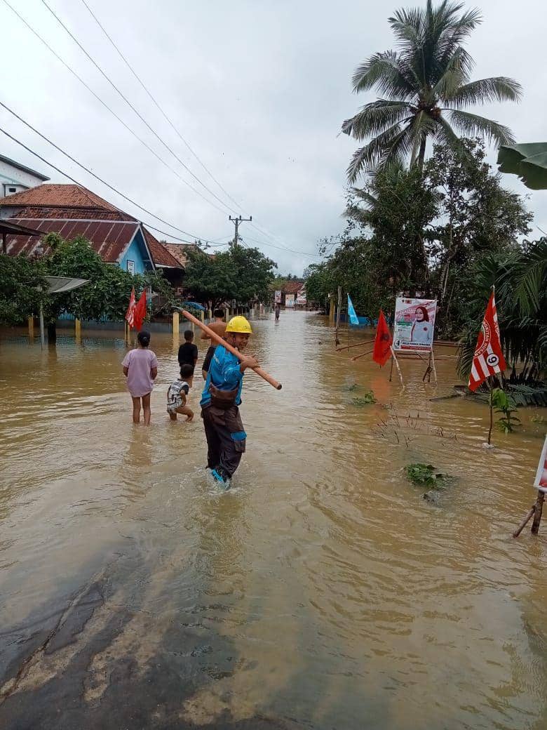 (Gardu PLN yang terendam banjir di ULP Sekayu Kabupaten Muba) IDN Times/istimewa