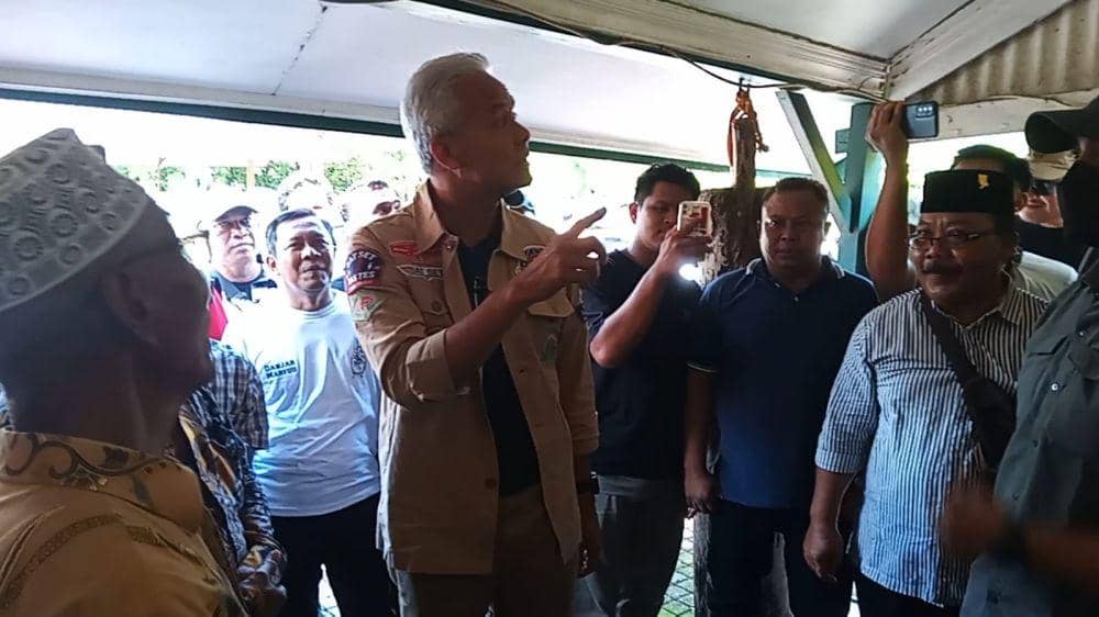 Capres nomer urut 3 Ganjar Pranowo kujungin moseum Radjiman di Ngawi. IDN Times/ Riyanto