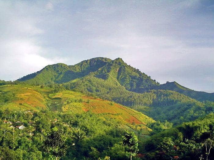 Gunung Manglayang (wikipedia.com/Adilancek)