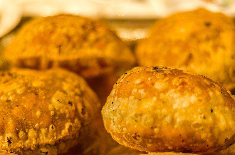 kachori (commons.wikimedia.org/Schwiki)