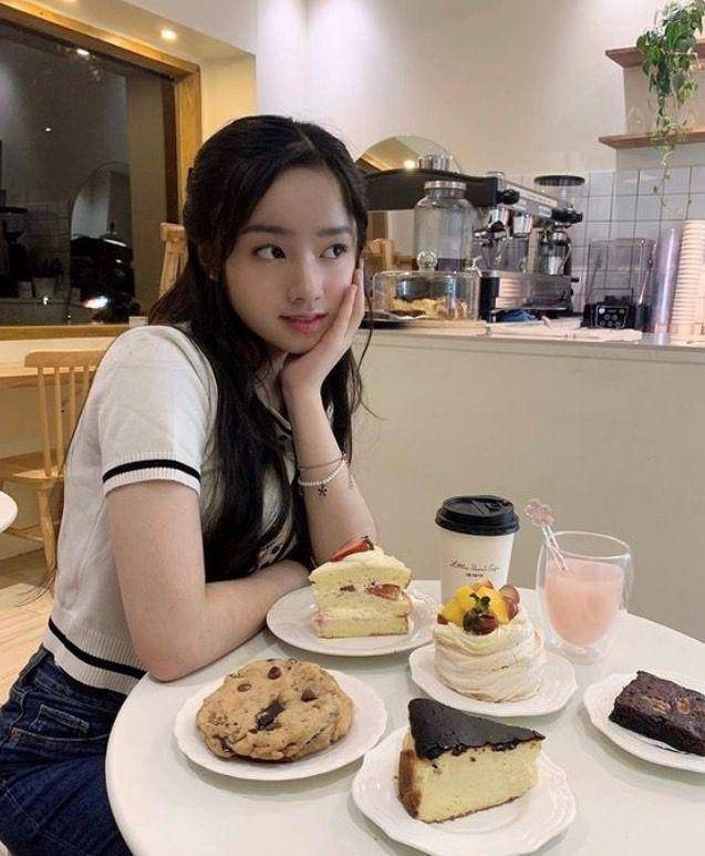 potret member UNIS Elisia (instagram.com/sbs_universeticket_official)