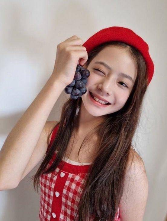 potret member UNIS Lim Seowon (instagram.com/sbs_universeticket_official)
