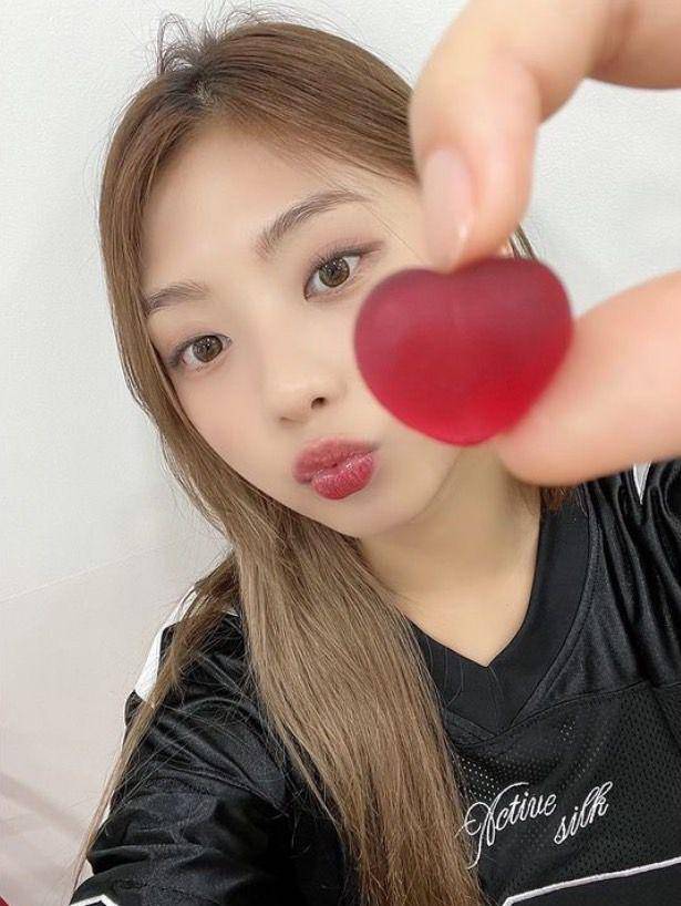 potret member UNIS Jin Hyeonju (instagram.com/sbs_universeticket_official)