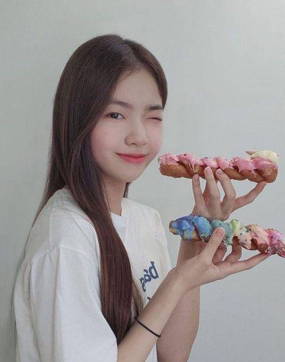 potret member Unis Oh Yoona (instagram.com/sbs_universeticket_official)