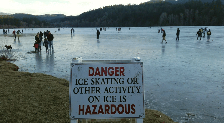 potret aksi kocak orang beraktivitas di salju dan es (reddit.com/Kybyi)