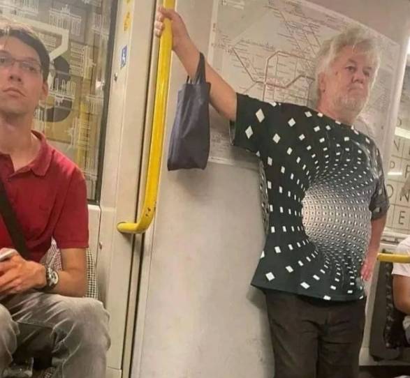 potret kocak ilusi lubang (instagram.com/disturbingzone)