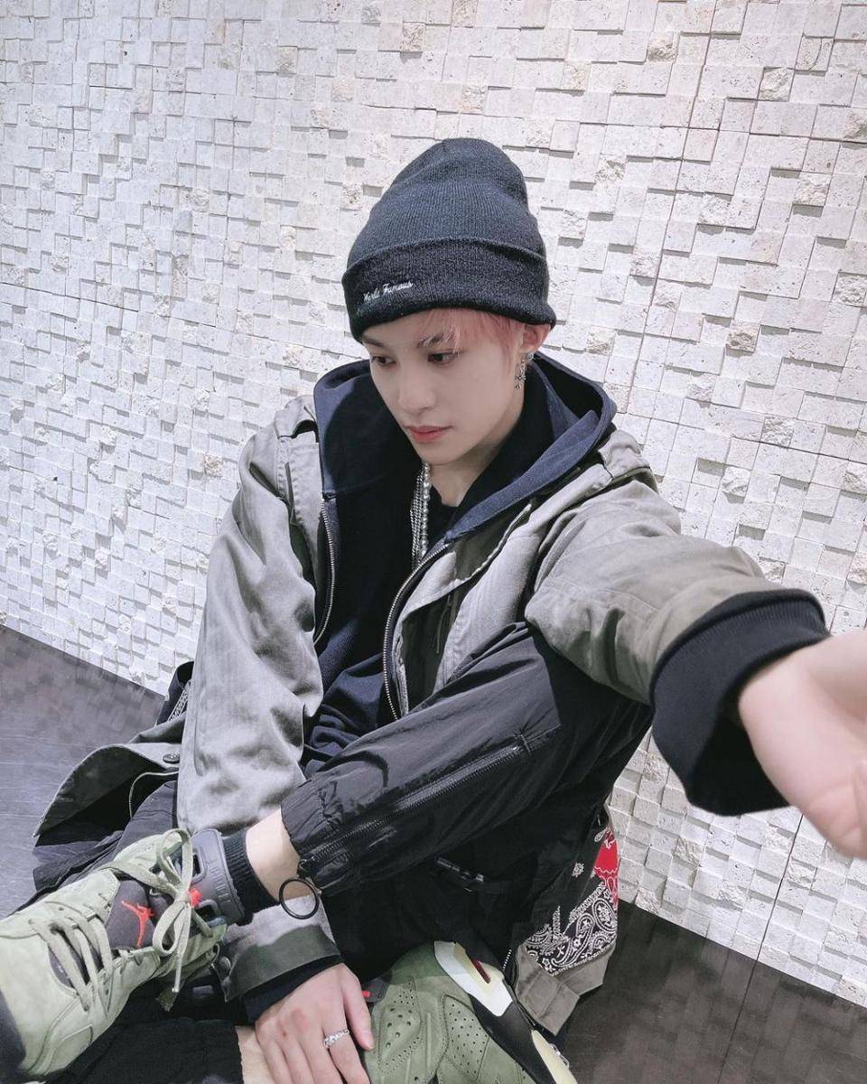 OOTD pakai topi ala YangYang WayV (instagram.com/yangyang_x2)