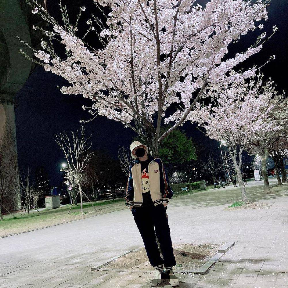 OOTD pakai topi ala YangYang WayV (instagram.com/yangyang_x2)