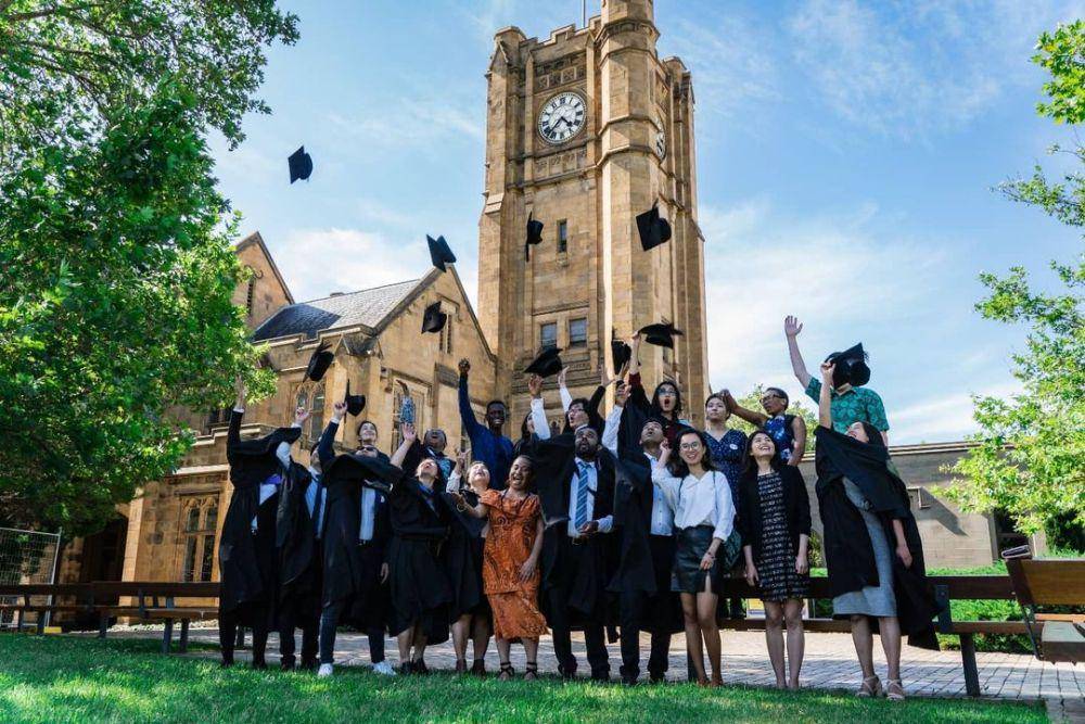 mahasiswa asing penerima beasiswa AAS berhasil lulus dari The University of Melbourne (instagram.com/aasc.unimelb)