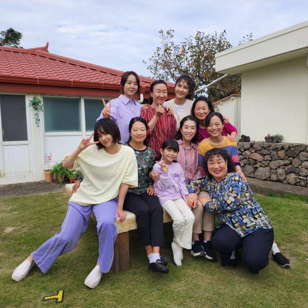 Baek Hyun Joo (instagram.com/baikhyeonju)