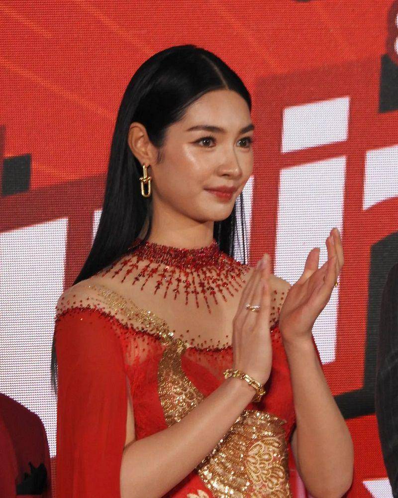 potret Mint Ranchrawee di gala premier China Town Cha Cha (instagram.com/zdcmo)