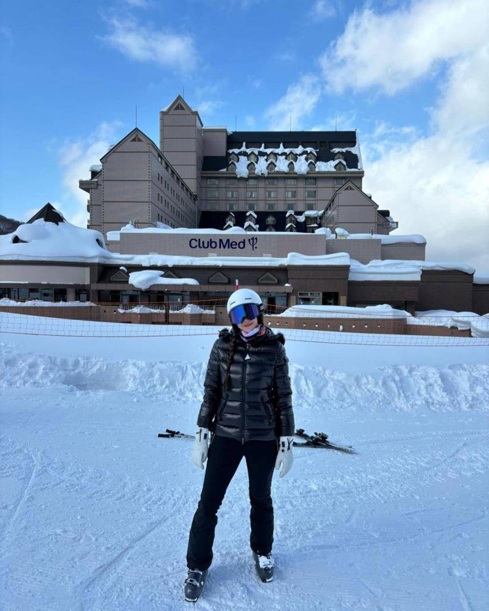 potret Aura Kasih main ski di Hokkaido, Jepang (instagram.com/aurakasih)