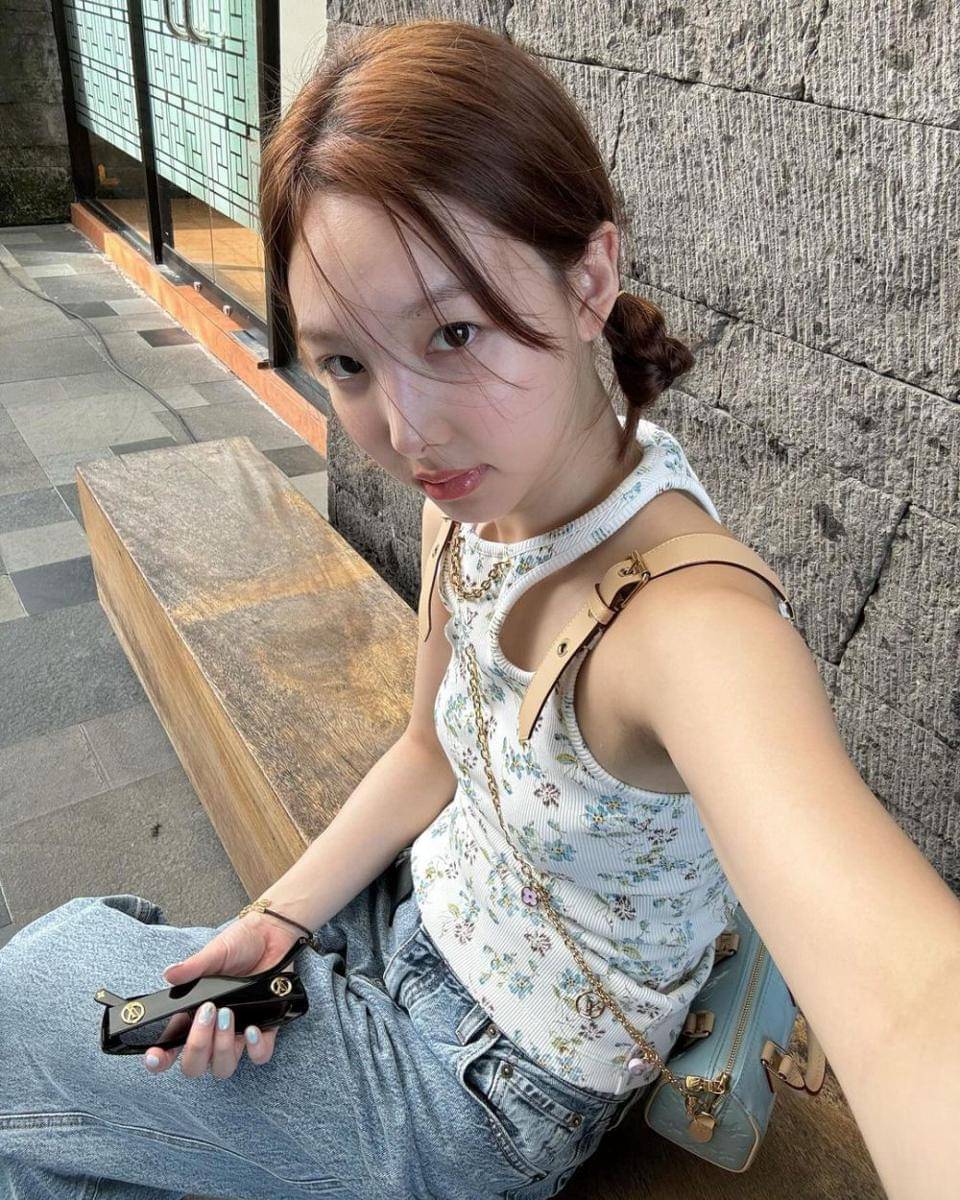 Nayeon di Bali (instagram.com/nayeonyny)
