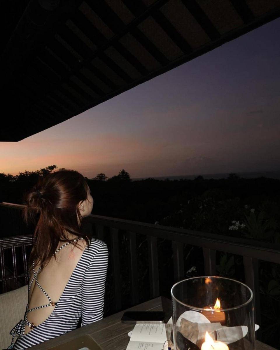 Nayeon di Bali (instagram.com/nayeonyny)