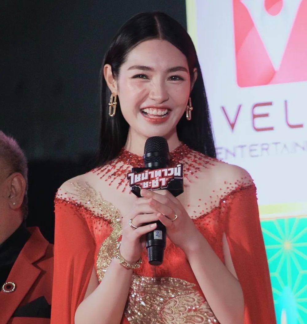 potret Mint Ranchrawee di gala premier China Town Cha Cha (instagram.com/graphic___photo)