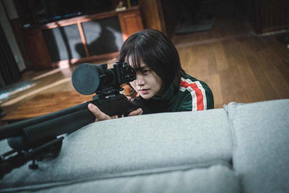 Kim Hye Jun di drama A Shop for Killers (instagram.com/garagelab.official)