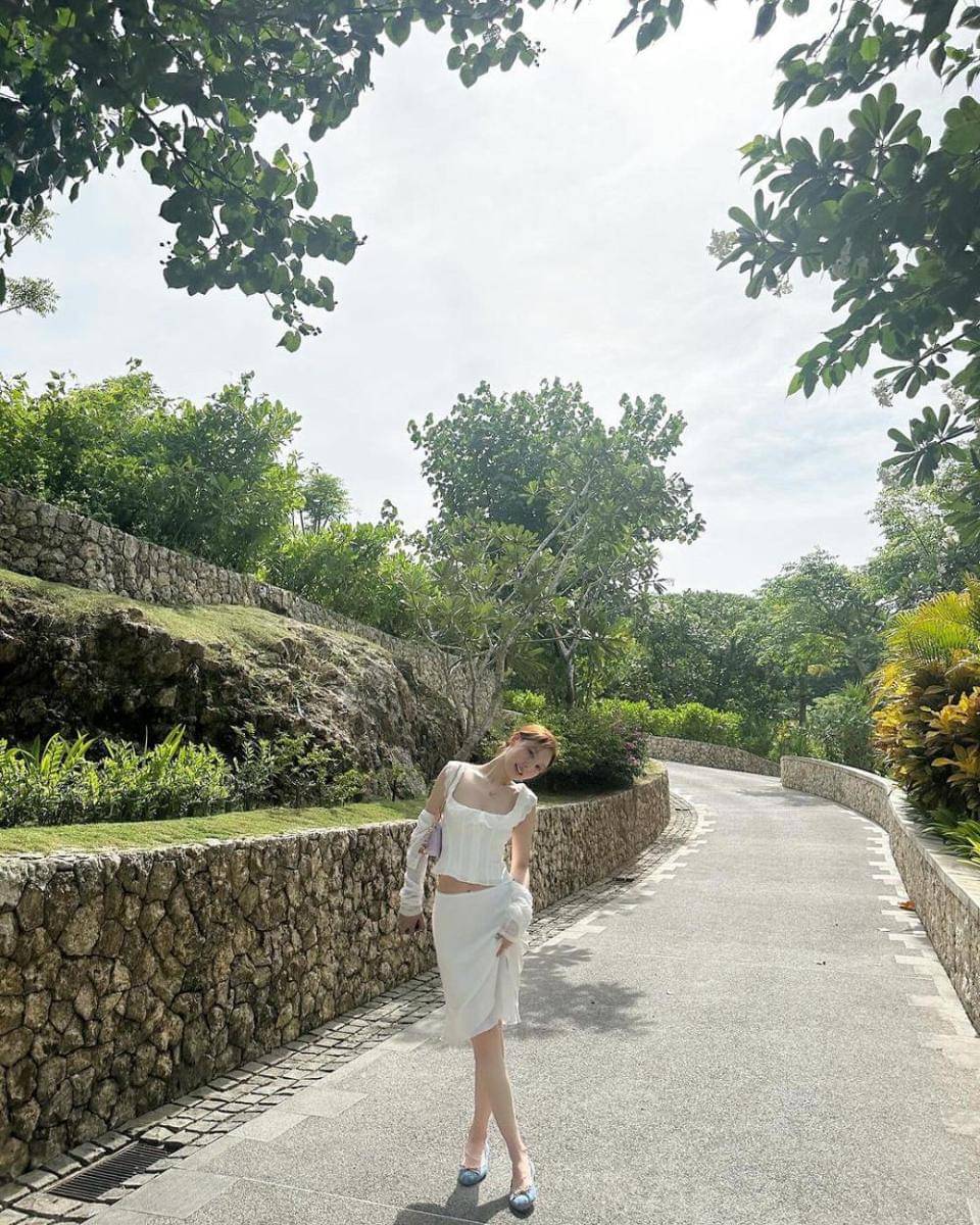 Nayeon di Bali (instagram.com/nayeonyny)