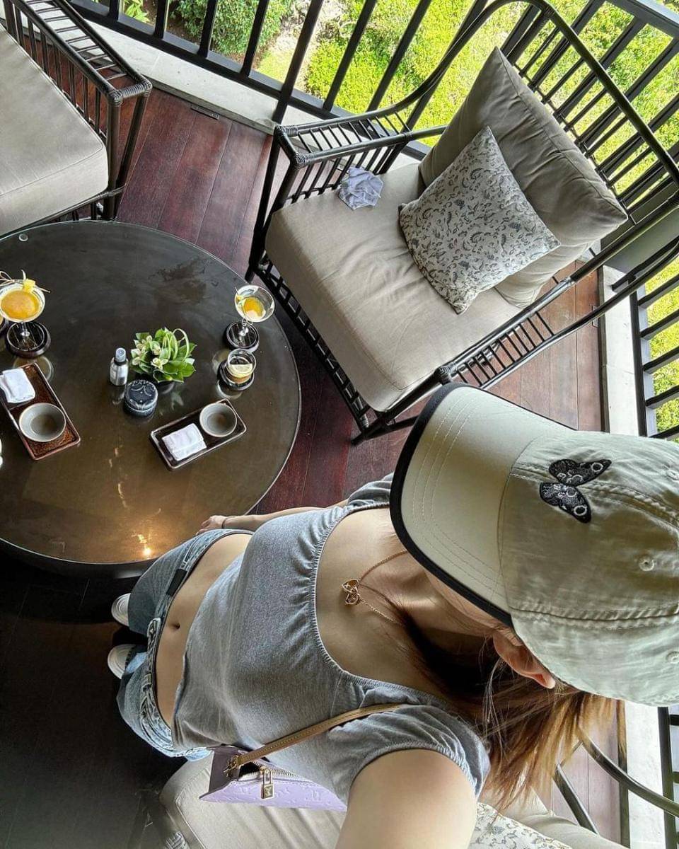 Nayeon di Bali (instagram.com/nayeonyny)