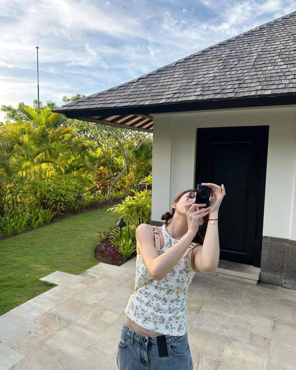Nayeon di Bali (instagram.com/nayeonyny)