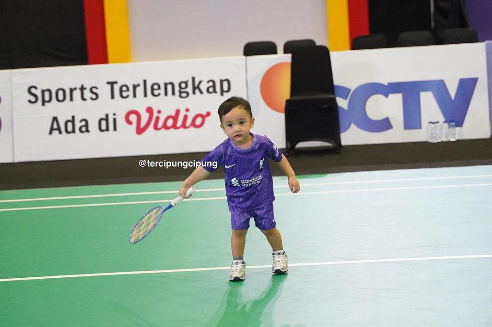 potret Cipung main badminton di TOSI (instagram.com/tercipungcipung)